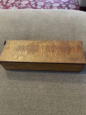Antiga caixa de luvas de madeira marrom arte flamenga esculpida artesanal feminina (TD) - Imagem 1 de 4