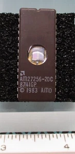 Advanced Micro Devices 32Kx8 NMOS UV cancellabile 256K bit 3 stati programmabile 28P EPROM AM27256-2DC - Foto 1 di 2