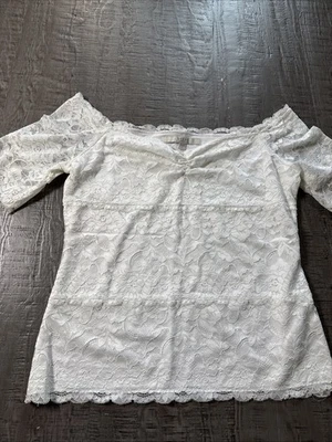 Top de encaje blanco roto Guess fuera del hombro pequeño - Excelente estado Foto 1 de 4