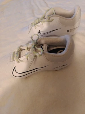 Botines de softbol Nike Renew Hyperdiamond 4 clavos de metal para niñas 6,5 nuevos sin etiquetas Foto 1 de 4