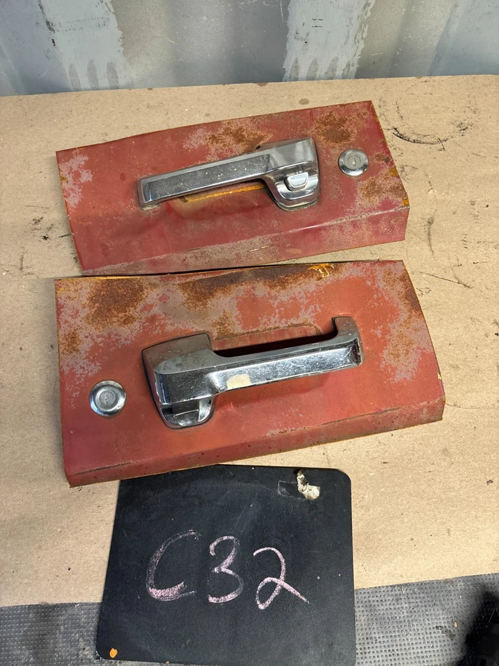 Ford Truck F600 1973 1979 derecha izquierda manijas de manija de puerta exterior con panel de montaje conjunto de pares Foto 1 de 4