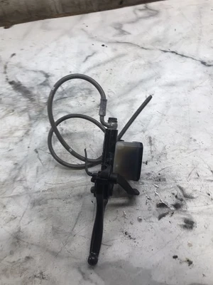 19 Ski-Doo Renegade Adrenaline 900 Ace Turbo 137" cilindro de freno maestro y percha Foto 1 de 4