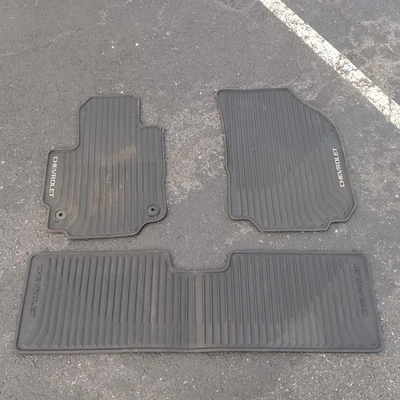 Комплект резиновых напольных ковриков для любой погоды Chevrolet передние и 2-й ряд черные от оригинального производителя - Изображение 1 из 4