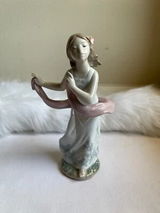 Figura Lladro "Pleasant Breeze" #8585 2012. - Imagen 1 de 8