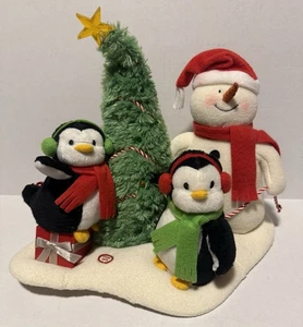 2006 Hallmark Jingle Pals Pupazzo di Neve & Penquin Trio Rockin intorno all'albero di Natale - Foto 1 di 5
