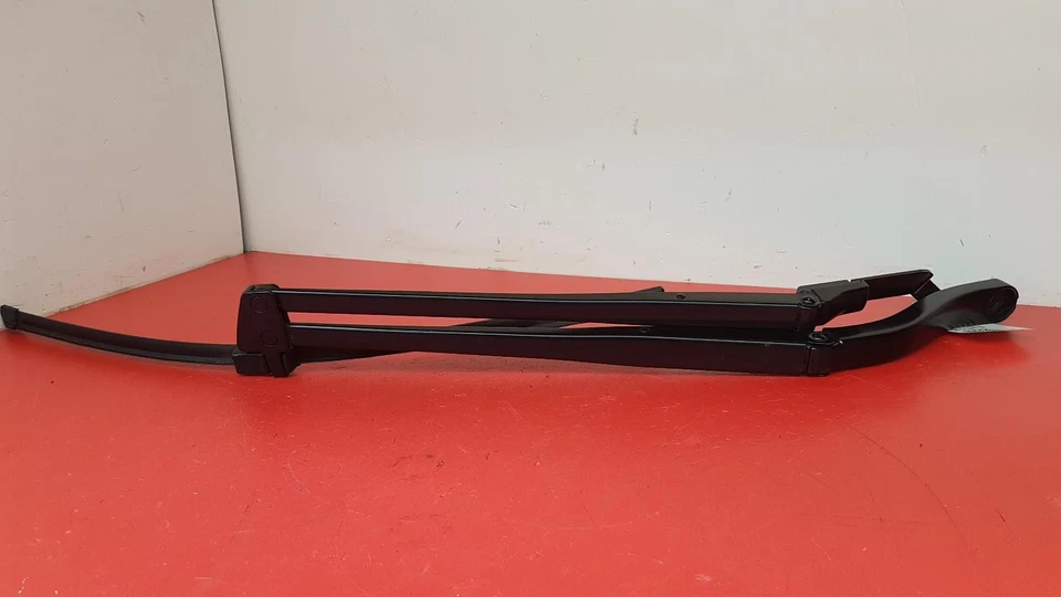 McLaren 570GT 2017 cupé de 2 puertas conductor brazo limpiaparabrisas delantero fuera de juego Foto 1 de 4