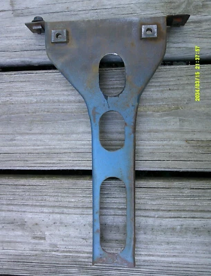 Plymouth Valiant Duster 1971 1972 soporte parrilla central delantera Foto 1 de 4