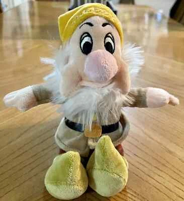 Disney Store 8” Pelúcia Branca de Neve e os Sete 7 Anões H8 - Imagem 1 de 4