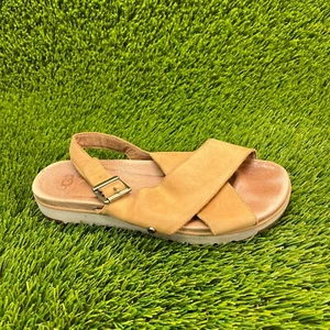 Scarpe sandali UGG Kamile donna taglia 7 marroni spiaggia classici outdoor cinturino incrociato - Foto 1 di 8