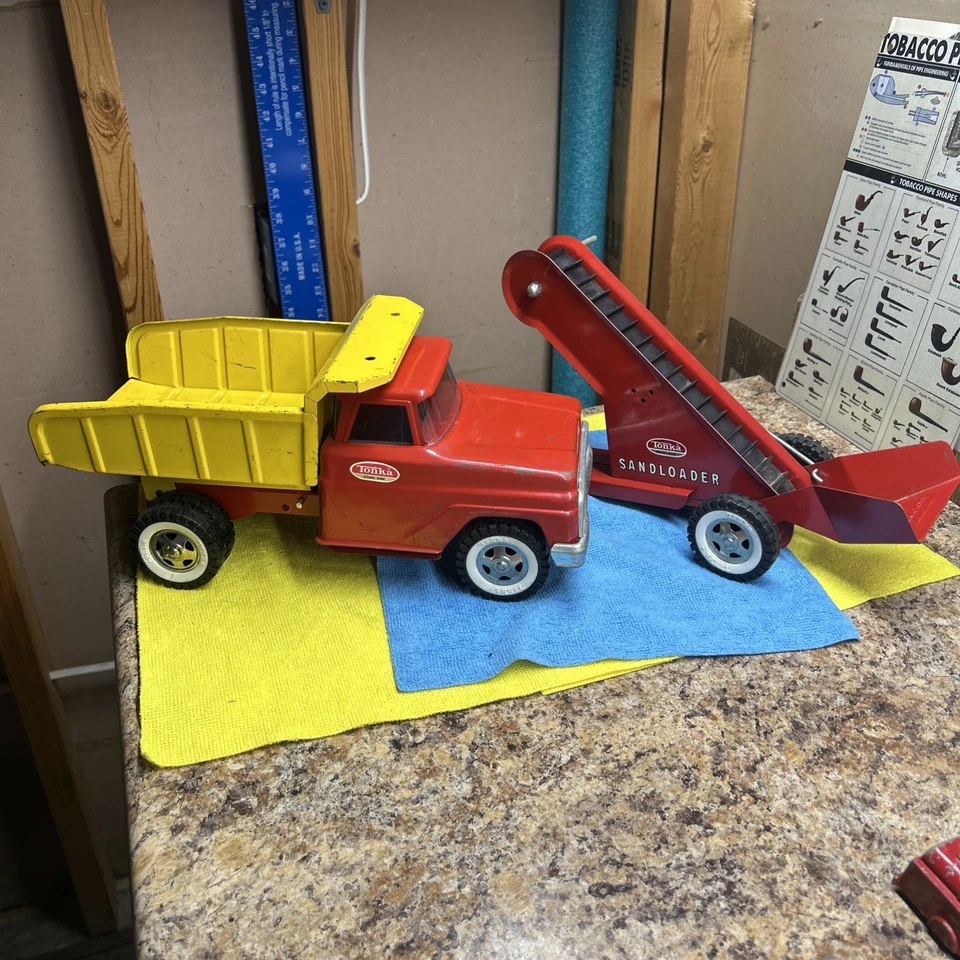 Vintage Tonka Dump Truck - Original Red And Yellow With Sand Loader - Nice🔥🔥 - Image 1 of 4