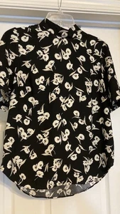 Ann Taylor Bluse Kurzarm Größe S schwarz mit weißen Blumen - Bild 1 von 3