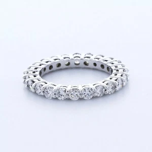 Alianza clásica de eternidad de oro de 18 quilates de 2,50 quilates redonda de diamantes cultivados en laboratorio E VVS2 - Imagen 1 de 11