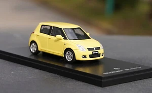 Sunyork scala 1/43 Suzuki Swift modello auto resina gialla collezione giocattoli nuovo con scatola - Foto 1 di 5