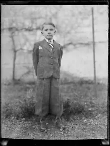 Plaque verre photo ancienne négatif noir et blanc 9x12 cm enfant costard cravate - Photo 1 sur 2