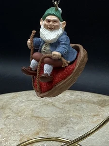 Vintage 1986 Poinçon Gnome en Noyer Coquillage Cavalier Noël Ornement Elfe Traîneau - Photo 1/5