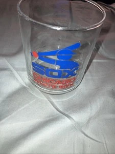 VINTAGE CHICAGO WEISSE SOCKEN TRINKGLAS 4" HOCH - GEWINNEN HÄSSLICH - SCHÖN - Bild 1 von 2