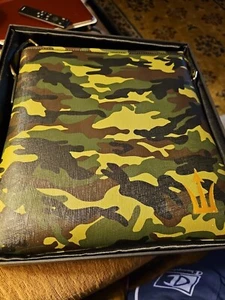 New In Box Spear Brand Camo Women’s Cross Body/ Shoulder Bag - Picture 1 of 6