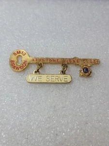 Keystone Lions Club International 5M13 Brandon We Serve "Key" Dual Clutch Pin - Imagen 1 de 5