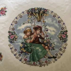 Royal Doulton 1980 Valentinstag Teller in Box mit Papieren - Bild 1 von 3