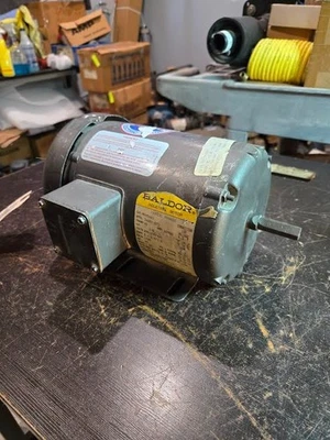 M3461 Baldor Reliance 1/2HP 1725RPM 230/460V 48 TEFC 3Ph 2/1A 1/2"D NEW $239 - Image 1 of 4