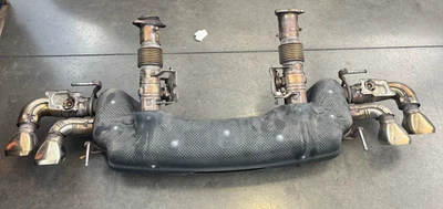 Conjunto de sistema de silenciador de escape OEM Chevrolet Corvette Stingray GM 2020-23 Foto 1 de 4