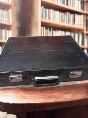 Valise ancienne en cuir vintage rétro, bagage déco collection authentique - Photo 1/3