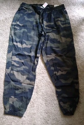 PINK Victoria's Secret Camo  Cargo  Parachute Jogger Large  NWT Htf  - Image 1 of 4
