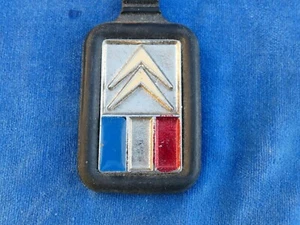 RARE ++ TOP! VINTAGE KEY RING - CITROEN 2CV COCORICO - Picture 1 of 3