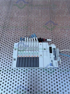 SMC EX-140-SDN1 Interface Serial Unit w/ Lot of 8 SQ1A31Y-5-C4 Solenoid Valve - Picture 1 of 9