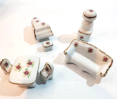 Juego de 7 Muebles Vintage Miniatura Porcelana Agrupación con Rosas Piano Sofá Foto 1 de 4