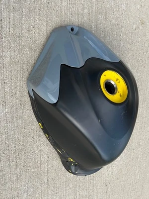 2008-2009 Suzuki GSXR 600 750 gixxer Gas Fuel Petrol Tank DAMAGED - Image 1 of 4
