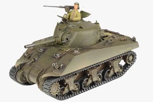 912101A Forces of Valor M4 Sherman 1/32 Model US Army 753rd Tank Btn w/1 Figure - Picture 1 of 2