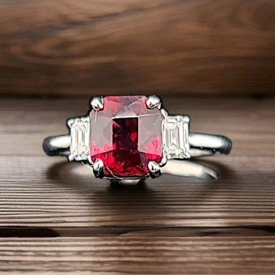 Anillo de compromiso de oro blanco de 14K de 2,54 quilates Granate rojo natural forma radiante  Foto 1 de 4