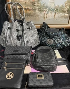 Lot of 5 Purses and one wallet. - Picture 1 of 9