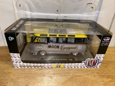 M2 MACHINES MOON EQUIPPED 1959 VW MICROBUS DELUXE USA MODEL MOONEYES 1:24 C Pics - Image 1 of 4