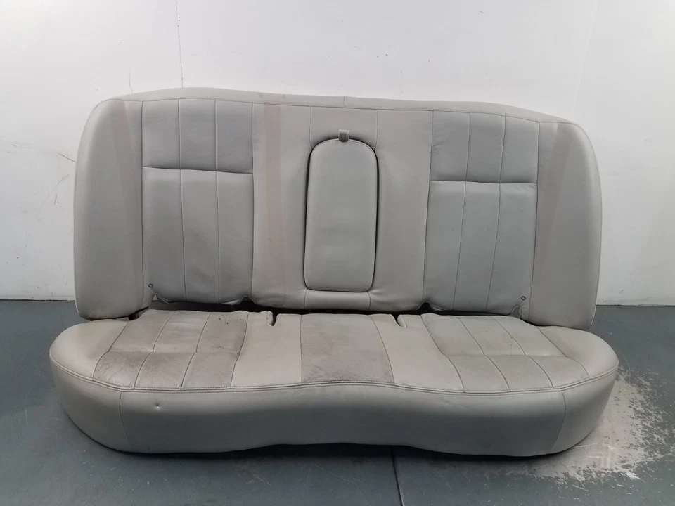 Grand Marquis/Corwn Vic Victoria 2004 asiento trasero de cuero #3420 E1 Foto 1 de 4