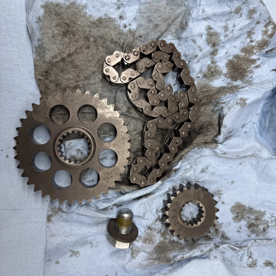 Kawasaki 4/6 LTD Invader 1980 vintage moto de nieve cadena piñones y cadena Foto 1 de 4