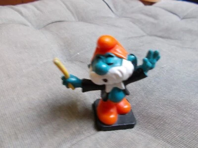 Bully Papa Schlumpf als Dirigent - Bild 1 von 3