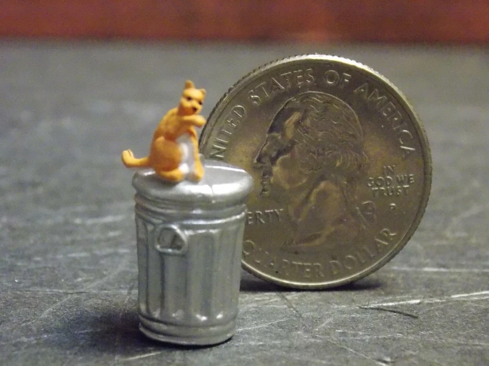 Dollhouse Miniature Cat Trash Can Animals 1:48 Quarter Scale B424 Dollys Gallery - Image 1 of 3