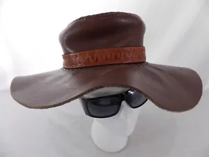 SOMBRERO DE CUERO HIPPIE BOHO 1970 De Colección Hecho a Mano Tri Color Banda en Relieve Aprox Talla 7 - Imagen 1 de 9