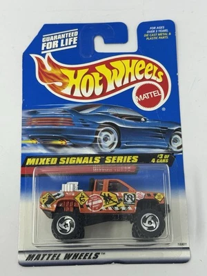 Hot Wheels sinais mistos vermelha Nissan 4x4 picape #735 A4 - Imagem 1 de 4