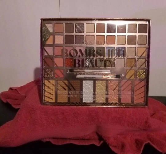 Paleta Paris Hilton Bombshell Beauty 54 piezas Ultimate Face & Eye Foto 1 de 4