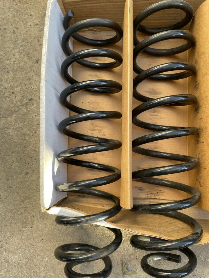 OEM Coil Springs Front Pair W211 2003 - 2007 Mercedes Benz  - Image 1 of 1