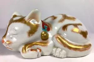 Kutani Sleeping Cat Japanese Beaded Moriage Heavy Porcelain Japan - Picture 1 of 9