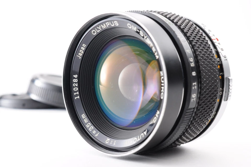 **Exc+5** Olympus OM-System Zuiko MC Auto-W 35 mm f/2 lente gran angular + tapa Japón Foto 1 de 4