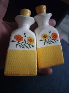 Weiße und gelbe MCM Salz und Pfefferstreuer Hergestellt in Japan - Bild 1 von 6