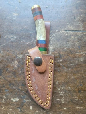 Cuchillo desollador de caza de acero Damasco de 6" mango de ciervo con funda de cuero Foto 1 de 3