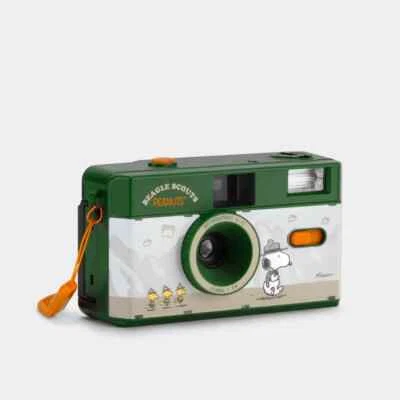Retrospekt Snoopy Peanuts Beagle Scouts FC-11 35mm 135 Reusable Film Camera - Image 1 of 4