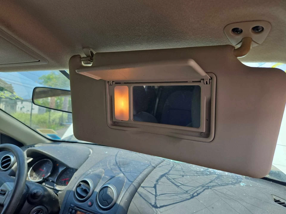 Used Right Sun Visor fits: 2011 Nissan Rogue w/illumination Right Grade A Foto 1 de 4