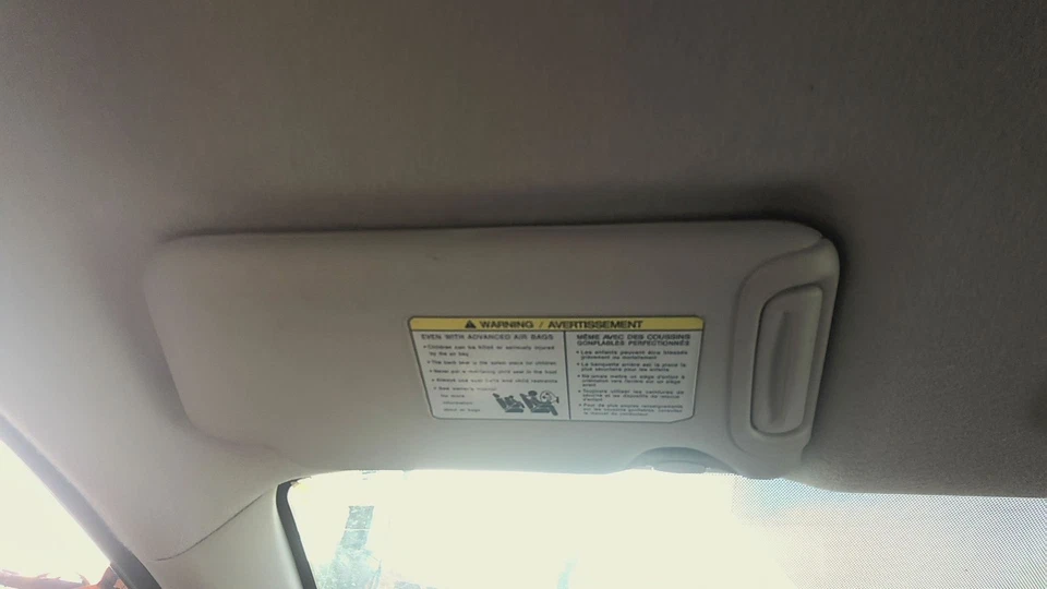 17 NISSAN VERSA Sun Visor Left Foto 1 de 1